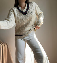 Upload image to gallery, Pull col V Lacoste à la maille tressée des années 80' - M