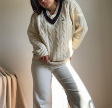 Upload image to gallery, Pull col V Lacoste à la maille tressée des années 80' - M