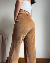 Upload image to gallery, Pantalon Lacoste en velours côtelé fabriqué en France des années 80' - S/M