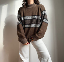 Upload image to gallery, Pull col cheminé Lacoste fabriqué dans les années 90's - L