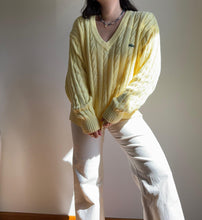 Charger l'image dans la galerie, Pull col V Lacoste maille tressée des années 80' - M