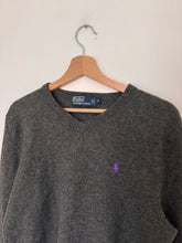 Charger l'image dans la galerie, Pull col V Ralph Lauren en laine d'agneau - M
