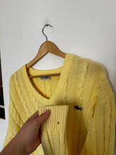 Charger l'image dans la galerie, Pull col V Lacoste maille tressée des années 80' - M
