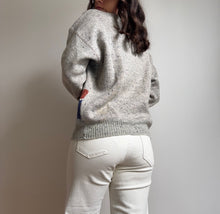 Upload image to gallery, Pull Lacoste brodé des années 80' fabriqué en France - L