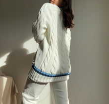 Upload image to gallery, Pull col V "Classique Lacoste" à la maille tressée - M