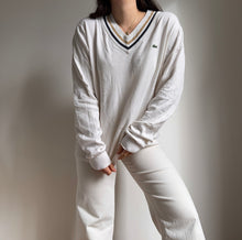 Upload image to gallery, Pull col V Lacoste léger en coton - M
