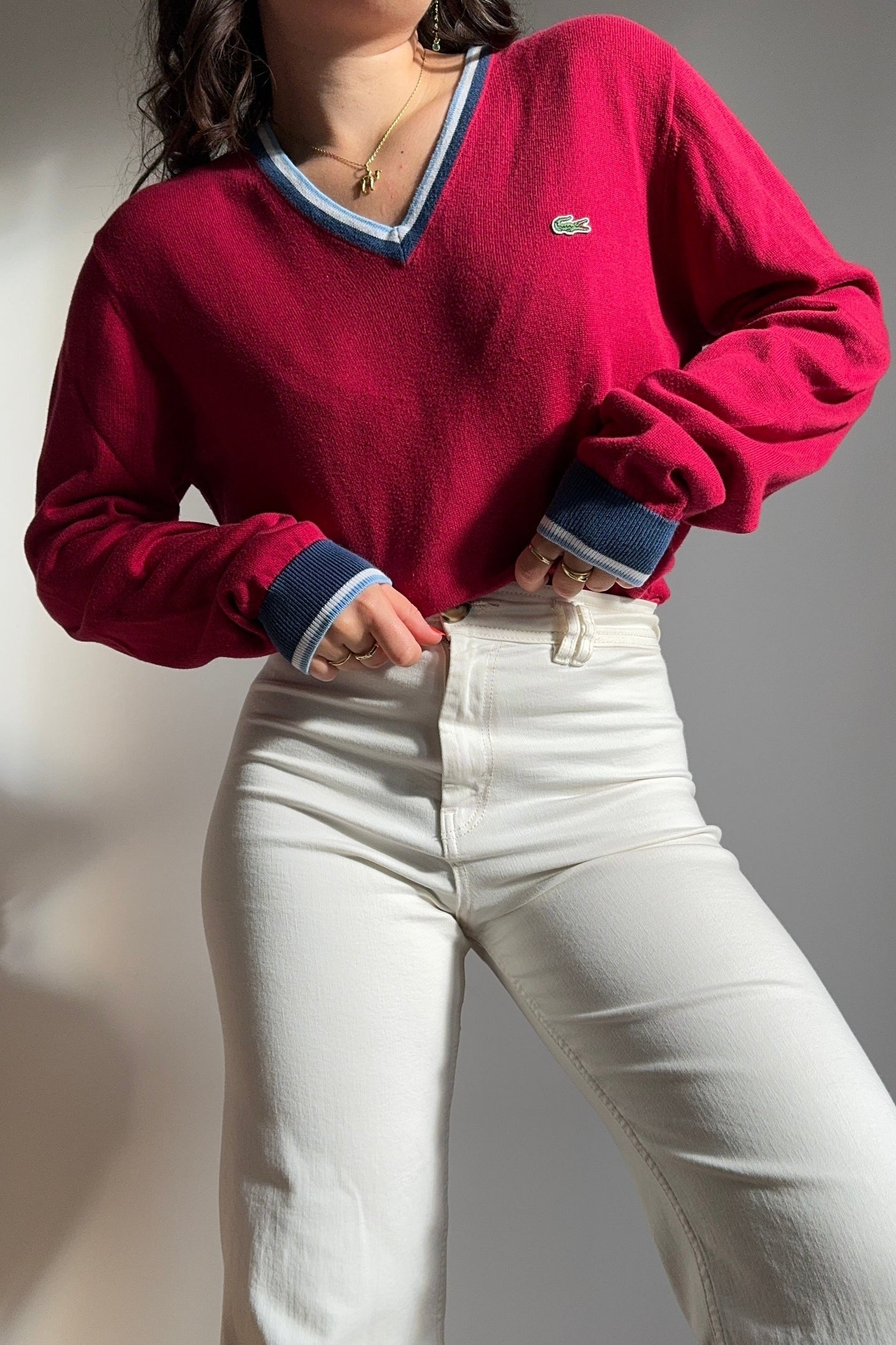 Pull col V Lacoste bordeaux en coton - M