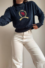 Upload image to gallery, Pull Tommy Hilfiger en velours broderie blason - XS
