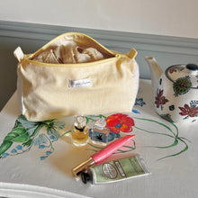 Upload image to gallery, La trousse Ourson upcyclée
