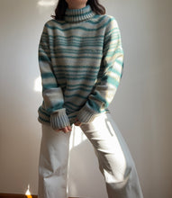 Charger l&#39;image dans la galerie, Pull col roulé Lacoste à rayures - L
