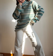 Charger l&#39;image dans la galerie, Pull col roulé Lacoste à rayures - L
