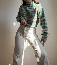 Charger l&#39;image dans la galerie, Pull col roulé Lacoste à rayures - L
