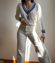 Charger l&#39;image dans la galerie, Pull col V Ralph Lauren brodé &quot;RLL&quot; maille tressée - S
