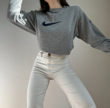 Upload image to gallery, Sweat Nike brodé vintage - M
