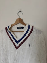Charger l&#39;image dans la galerie, Pull col V Ralph Lauren en grosse maille tressée - S
