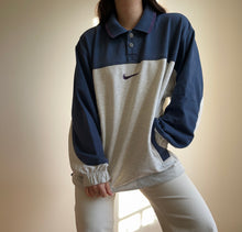 Upload image to gallery, Sweat Nike vintage brodé - M
