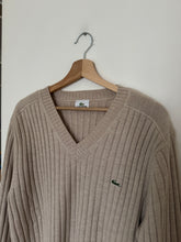 Charger l&#39;image dans la galerie, Pull col V Lacoste en grosse maille côtelée - L
