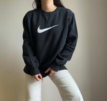 Upload image to gallery, Sweat Nike brodé vintage - M
