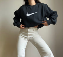 Upload image to gallery, Sweat Nike brodé vintage - M
