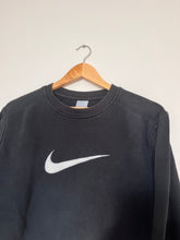 Upload image to gallery, Sweat Nike brodé vintage - M
