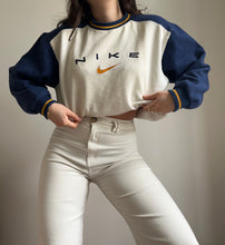 Upload image to gallery, Sweat Nike brodé vintage - L
