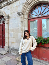 Charger l'image dans la galerie, Pull col V Lacoste à la maille tressée des années 80’ - XL
