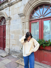 Charger l'image dans la galerie, Pull col V Lacoste à la maille tressée des années 80’ - XL
