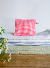 Charger l'image dans la galerie, Trousse Polo vichy upcyclée
