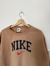 Upload image to gallery, Sweat Nike brodé - XL
