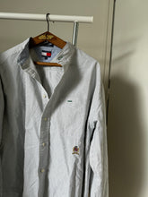 Upload image to gallery, Chemise Tommy Hilfiger à rayures brodé - XL
