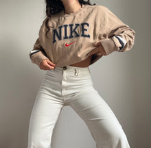 Upload image to gallery, Sweat Nike vintage brodé - M
