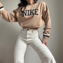 Upload image to gallery, Sweat Nike vintage brodé - M
