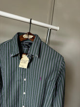 Upload image to gallery, Chemise Ralph Lauren à rayures - M
