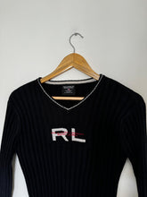 Upload image to gallery, Pull col V Ralph Lauren « RL » maille côtelée - S
