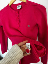 Charger l&#39;image dans la galerie, Pull Lacoste rose fuchsia au col boutonné - XS
