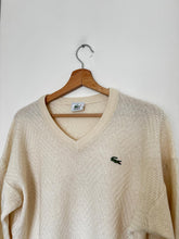 Charger l&#39;image dans la galerie, Pull col V Lacoste en grosse maille crème des années 80&#39; - L
