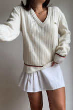Charger l&#39;image dans la galerie, Pull col V Lacoste en maille côtelée des années 80&#39; - M
