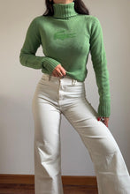 Charger l&#39;image dans la galerie, Pull col roulé Lacoste big croco - S
