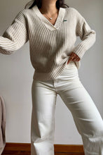 Charger l&#39;image dans la galerie, Pull col V Lacoste en grosse maille - XS
