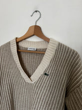 Charger l&#39;image dans la galerie, Pull col V Lacoste en grosse maille - XS
