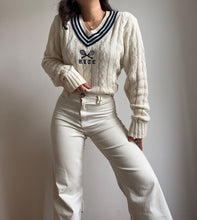 Charger l&#39;image dans la galerie, Pull col V Ralph Lauren brodé collection emblématique cricket maille tressée - S
