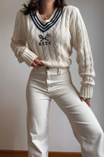 Charger l&#39;image dans la galerie, Pull col V Ralph Lauren brodé collection emblématique cricket maille tressée - S
