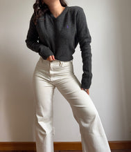 Charger l&#39;image dans la galerie, Pull col V Ralph Lauren en laine d&#39;agneau - M
