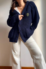 Charger l'image dans la galerie, Gilet "Lacoste Club" en grosse maille des années 80' fabriqué en France - XL
