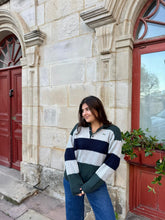 Charger l'image dans la galerie, Pull style polo Lacoste à la maille tressée - M
