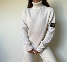 Upload image to gallery, Col roulé Stone Island - M
