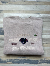 Upload image to gallery, Pull Lacoste brodé des années 80 - XL
